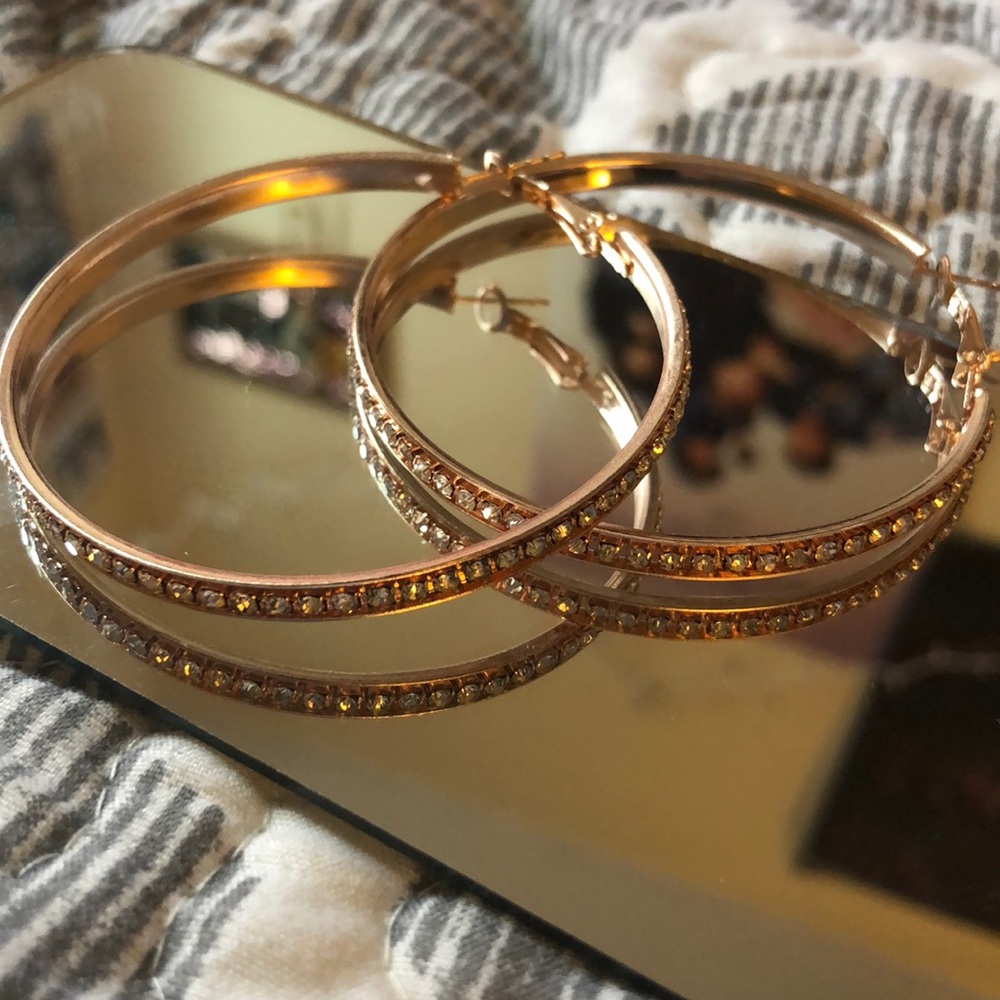 Gold hoops - Picture 1 of 2